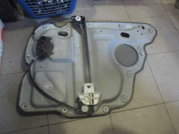 Elevador manual VW TOURAN 2003 5P TE