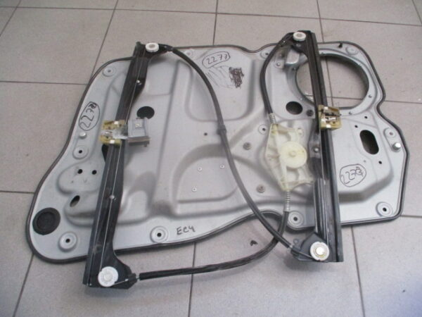 Elevador sem motor VW TOURAN 1T FASE 1 2005 1.9TDI 105CV 5P PRETO FE VW TOURAN 2005 2.0TDI 140CV 5P CINZA FE